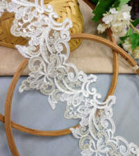 Asymmetric Antique Cord Lace No 722