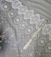 Delicate Thread Work Chantilly Lace Piece 922b