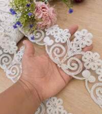 Floral Swirly Cord Lace No 116b